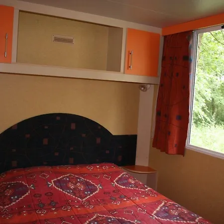 Camping Chateau-camping La Grange Fort, 63500 Les Pradeaux