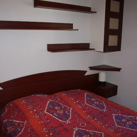 Chateau-camping La Grange Fort, 63500 3* Les Pradeaux