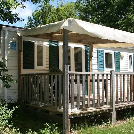 Chateau-camping La Grange Fort, 63500