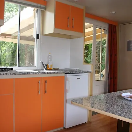 Chateau-camping La Grange Fort, 63500 Camping 3*