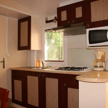 Camping Chateau-camping La Grange Fort, 63500 Les Pradeaux