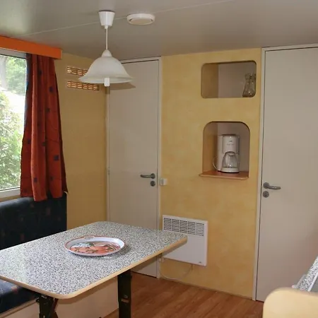 Chateau-camping La Grange Fort, 63500 3*