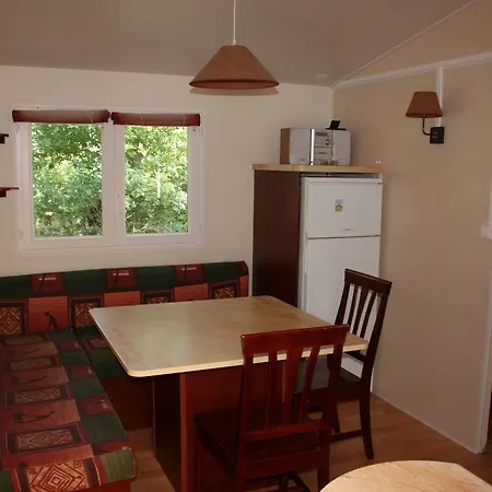 Chateau-camping La Grange Fort, 63500