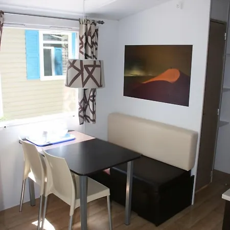 Chateau-camping La Grange Fort, 63500 Camping Les Pradeaux