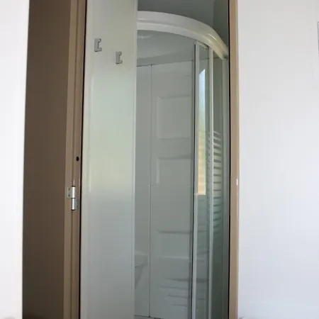 Chateau-camping La Grange Fort, 63500 Camping