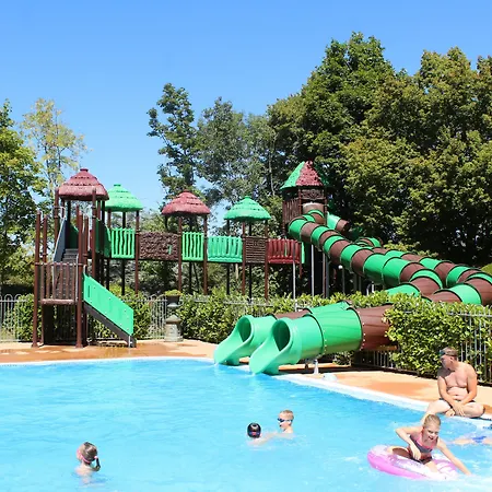 Chateau-camping La Grange Fort, 63500 Camping