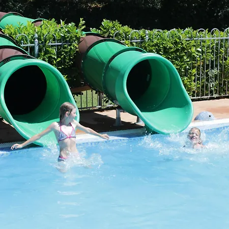 Chateau-camping La Grange Fort, 63500 3*