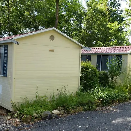 Chateau-camping La Grange Fort, 63500 Les Pradeaux