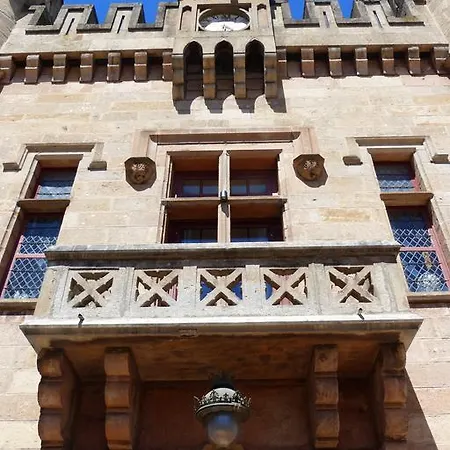 Chateau-camping La Grange Fort, 63500 Les Pradeaux