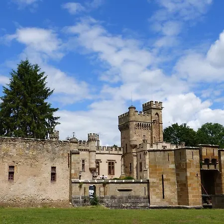 Camping Chateau-camping La Grange Fort, 63500 Les Pradeaux