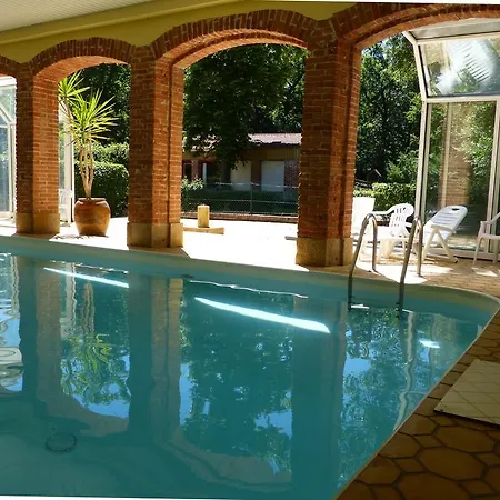 Camping Chateau-camping La Grange Fort, 63500 Les Pradeaux