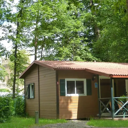 Chateau-camping La Grange Fort, 63500 Les Pradeaux