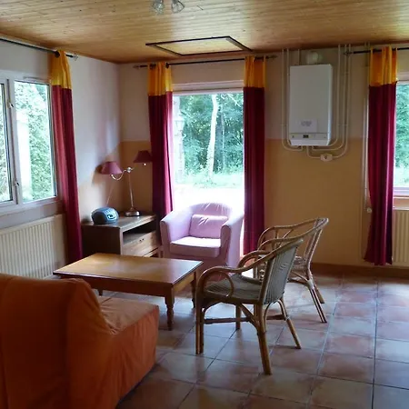 Chateau-camping La Grange Fort, 63500 Les Pradeaux