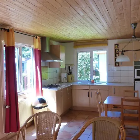 Chateau-camping La Grange Fort, 63500 Les Pradeaux